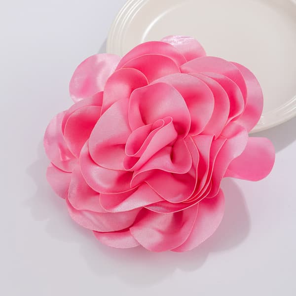 Överdådig brosch med stor blomma i satin Pink Pink