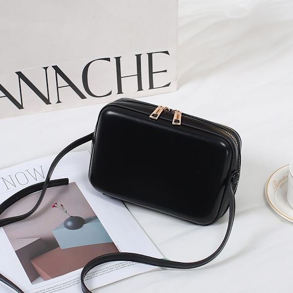 Chic mini skuldertaske til kvinder - Stilfuld crossbody pung Sort