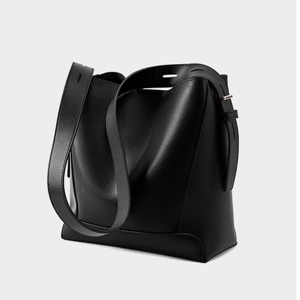 Tilava olkalaukku aitoa nahkaa Black Black