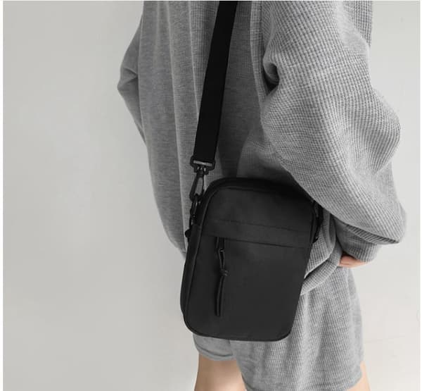 Tyylikäs nailoninen crossbody-puhelinkassi Black Black