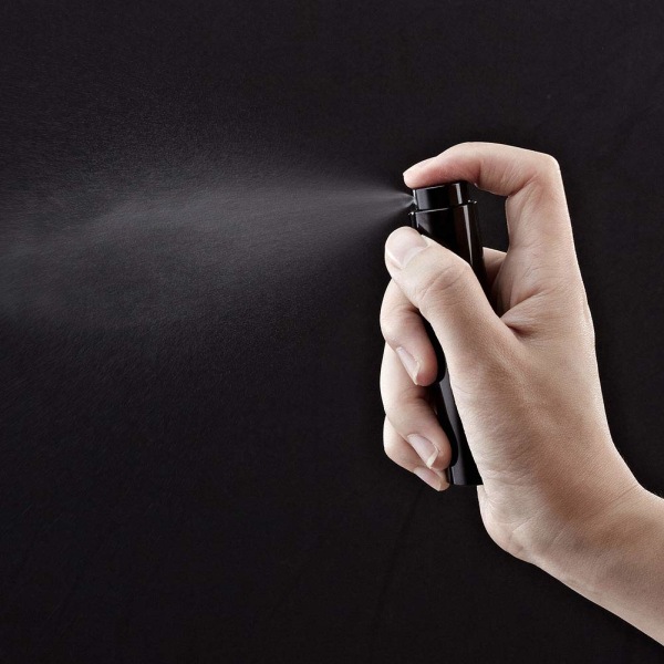 Påfyllningsbar parfym sprayflaska glasflaska legering skal 8 ml Svart