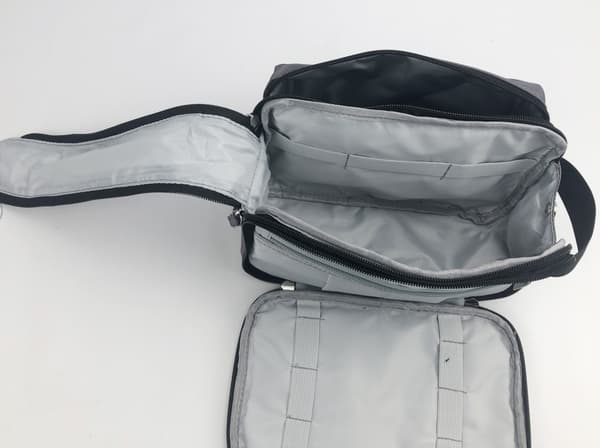 Tilava kylpytuotepussi kahvalla Grey Grey