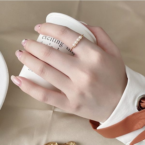 Justerbar antistressring med roterbara pärlor Guld S