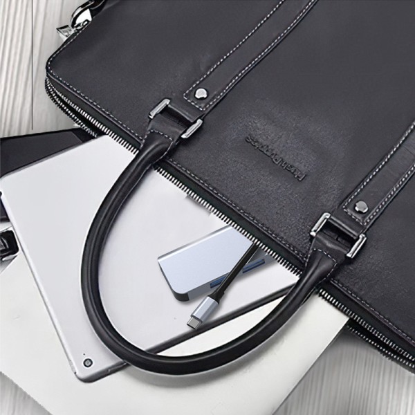 USB-keskitin, jossa 1 USB3.0-portti ja 3 USB2.0-porttia
