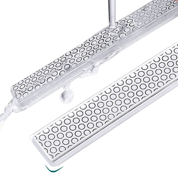 Läpinäkyvä kynsiviila Nanoglass-muovista - Bikakedesign