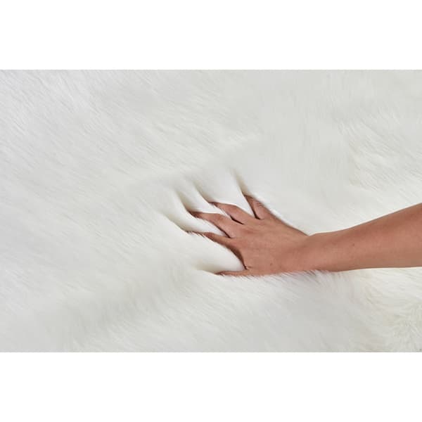 Rund konstfårskinnsmatta - mjuk vit konstull med hög lugg 5-6cm för soffa, sängkant och stol, passar sovrum, vardagsrum och balkong, lättskött Small Small