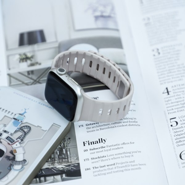 Magnetiskt silikonarmband för Apple Watch - Svart/Orange (38/40/41mm) Vit