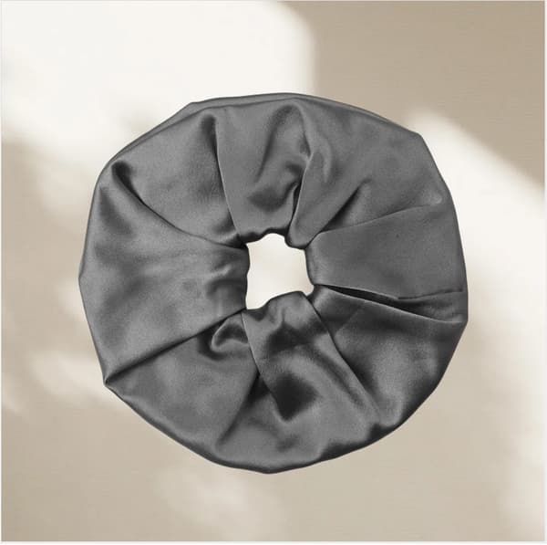 19 Momme 9cm Silke Hår Scrunchie - Blidt Hårtilbehør Grey Grey