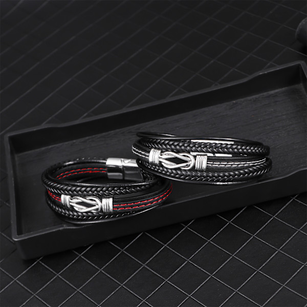 Flätat läderarmband