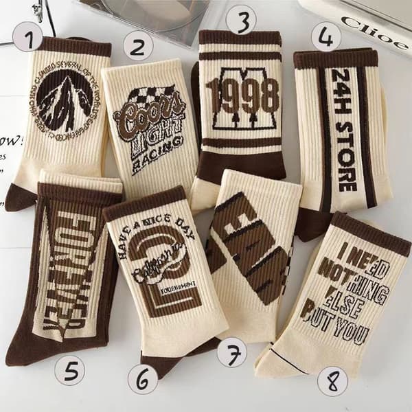 8 Par Sorterade Polyestersockor - Bekväma och Stilrena Designer