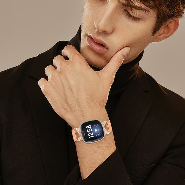 Rosaguld Milanese urrem til Fitbit Versa 4
