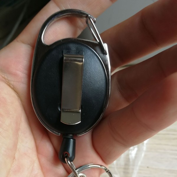 Sisäänvedettävä avaimenperä ID-merkkipidike 2 kpl
