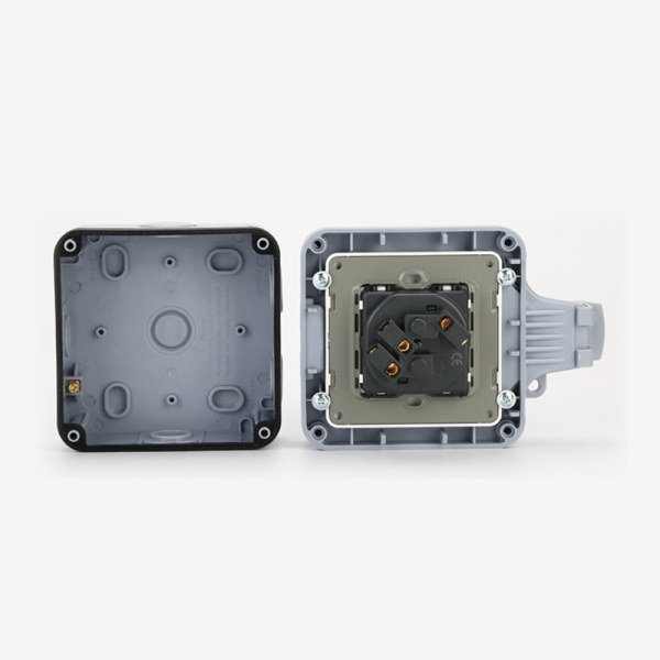 INF Utomhus vägguttag med lock IP66 Eluttag 16A 250V Grå