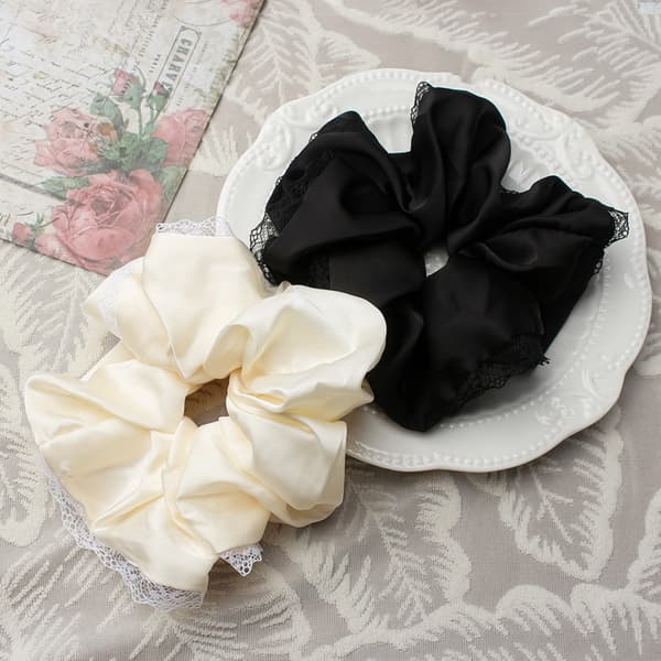 Scrunchie 2-pack volymgivande polyesterhårsnodd för ponytail och knut med fransk spets, högelastisk kärna, mjuk touch och fluffig form Black Black