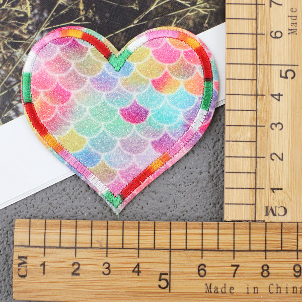 18-delade patchset - broderade påstrykningslappar