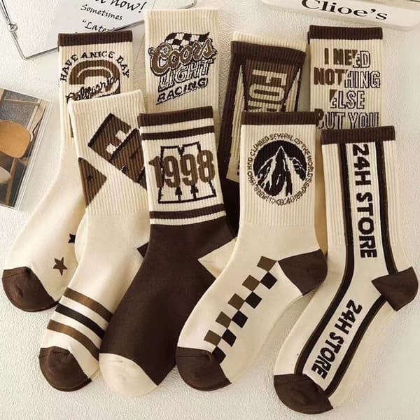 8 Par Sorterade Polyestersockor - Bekväma och Stilrena Designer