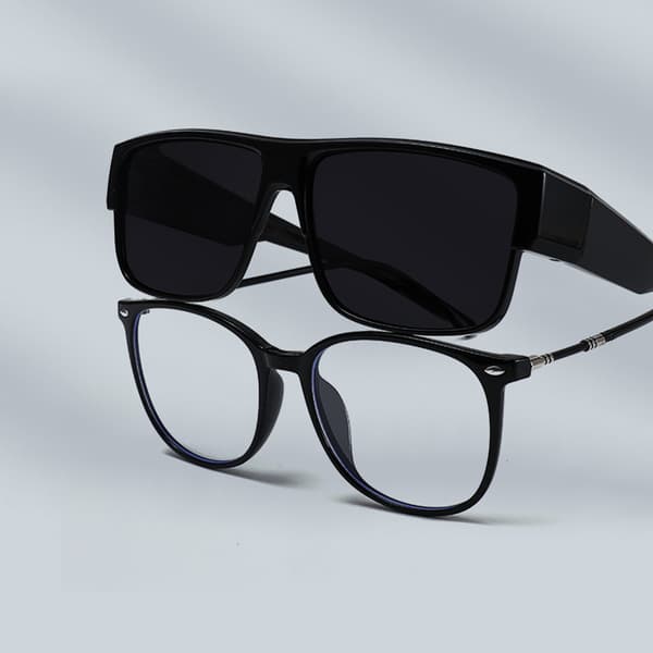 Mustakehyksiset harmaat linssit Clip-on aurinkolasit