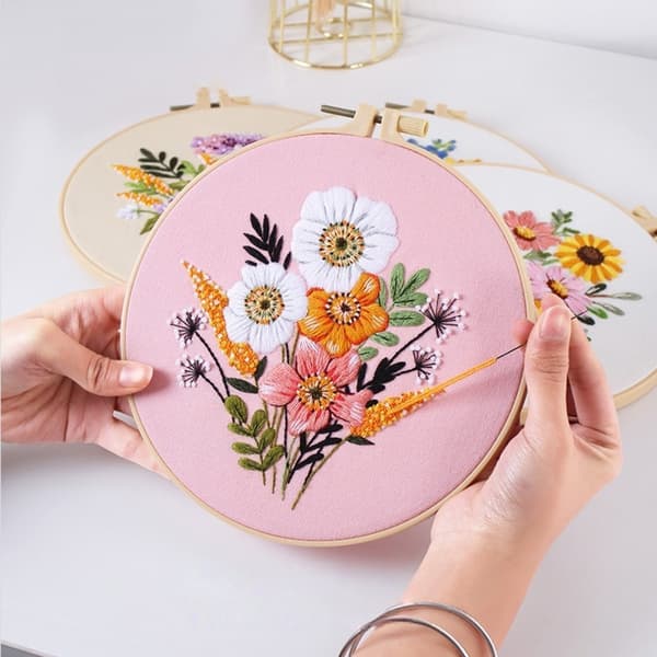 DIY Handbroderi Startpaket - 3 Set med Blommönster, Båge och Verktyg