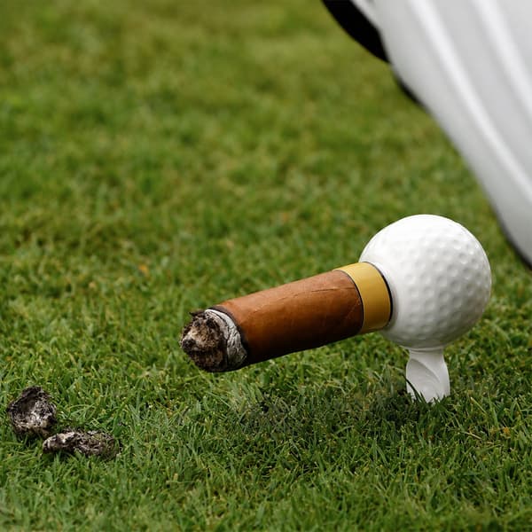 Golfcigarholder med indbygget magnet, golfbolddesign og realistiske fordybninger Red Red