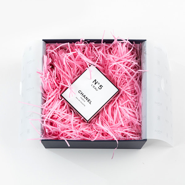 Rosa strimlat papper - 200g presentförpackningsfyllning Rosa