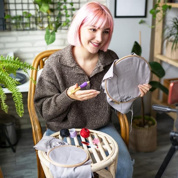 DIY Handbroderi Startpaket - 3 Set med Blommönster, Båge och Verktyg