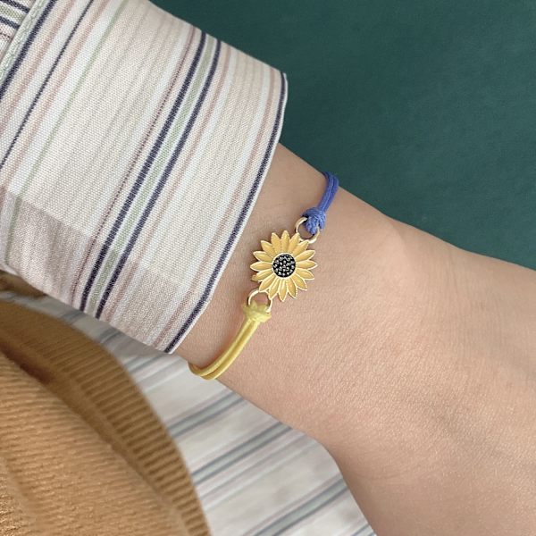 Makraméarmband i ukrainska färger Flerfärgad