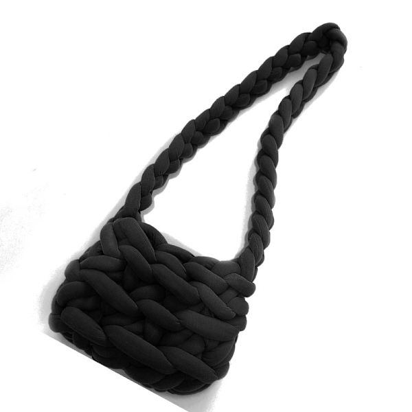 Handvävd Crossbody-väska Rymlig och stilren Svart