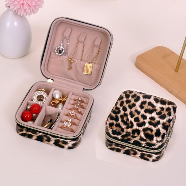 Bärbar smyckesbox med leopardmönster