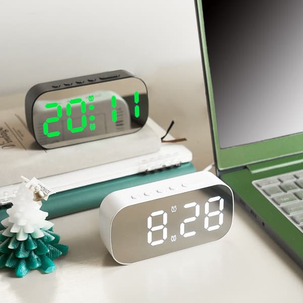 LED digital väckarklocka med temperaturvisning, evighetskalender och 24-timmarsformat för sovrum och kontor White White