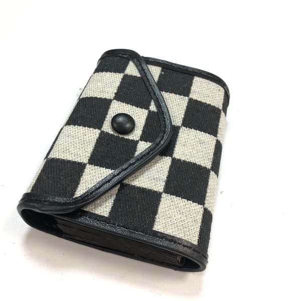 Korthållare med schackrutigt dragspel Black Black