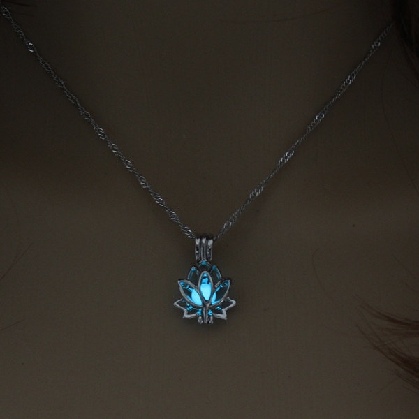 Halsband med lotusblomma - Lyser i mörkret Silver