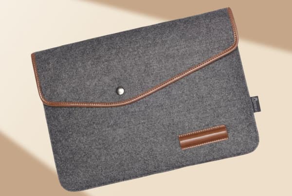 Stilfuld mørkegrå filt tablet/laptop sleeve - 14 tommer