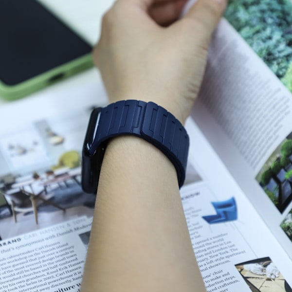 Magnetisk løkkerem til Apple Watch 38/40/41 mm Mørkeblå