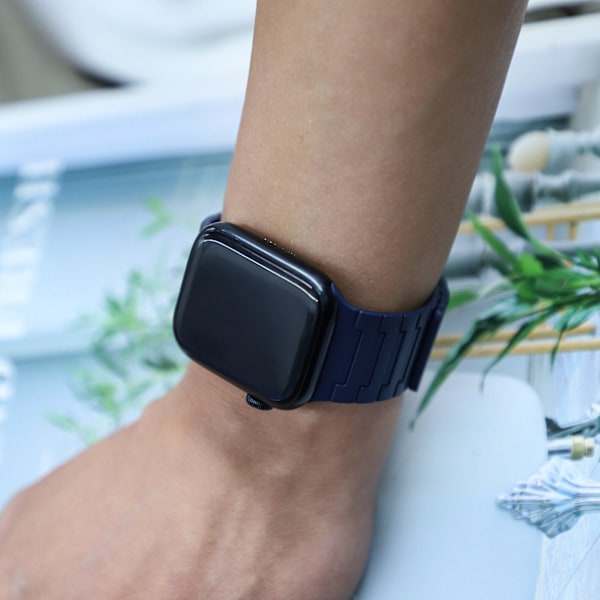 Magnetisk løkkerem til Apple Watch (42/44/45/49 mm) - EU-patent Mørkeblå