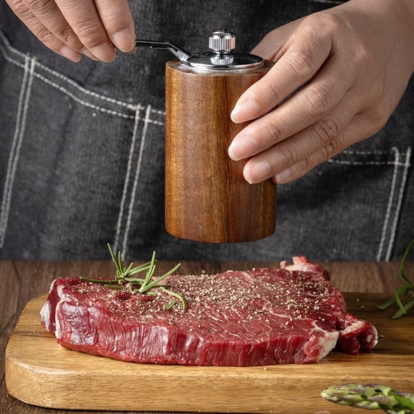 Manuell Justerbar Kvarn för Peppar, Salt och Kryddor - Retro Design i Kaffebrun Trä