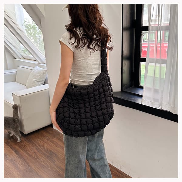Quiltad Crossbody-Lättviktsväska i Nylon Black Black