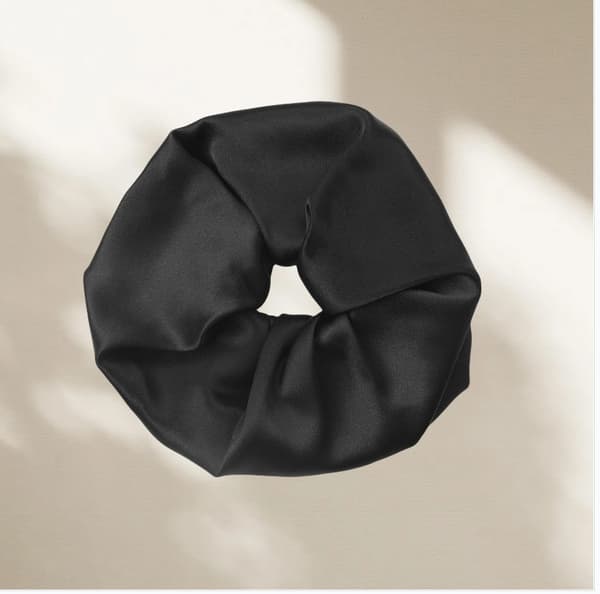 19 Momme 9cm Silke Hår Scrunchie - Blidt Hårtilbehør Black Black