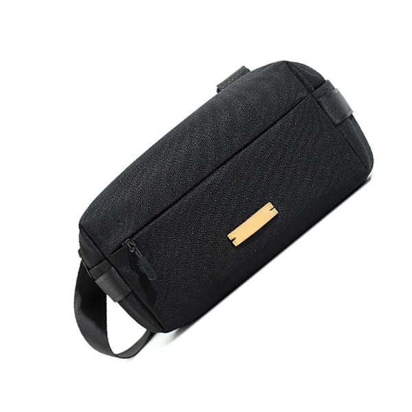 Let og rummelig crossbody-taske Sort