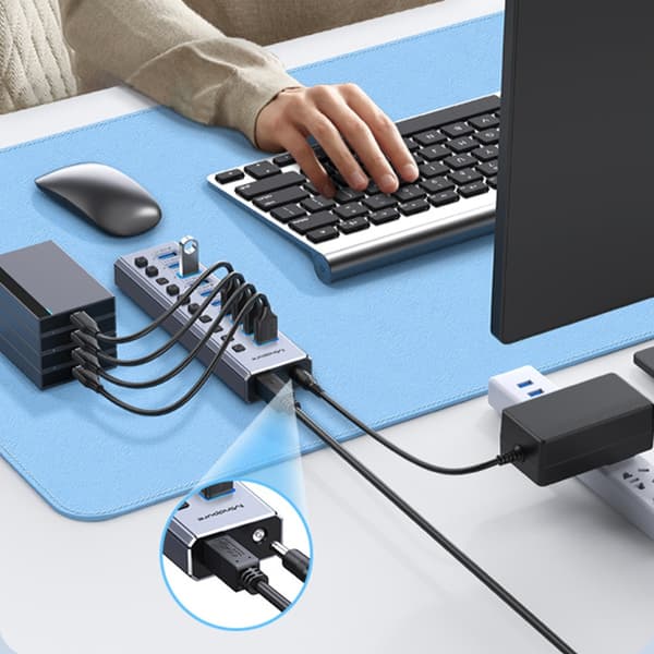 Strömförsörjd USB-hubb med 10 USB 3.0-portar, separata strömbrytare och 5 Gbit/s
