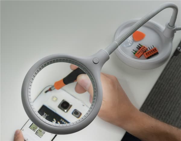 LED-suurennuslamppu jalustalla/pitimellä, 6 W