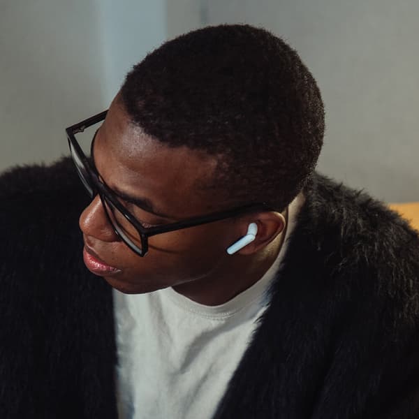 True Wireless Hörlur t-Six Vit