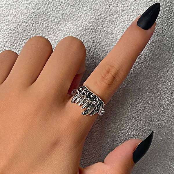 Retro Punk Tusk Ring Silver