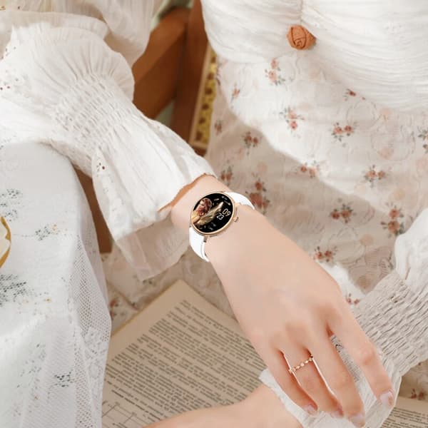 Smartwatch med puls-, blodtryks- og iltmåling White White