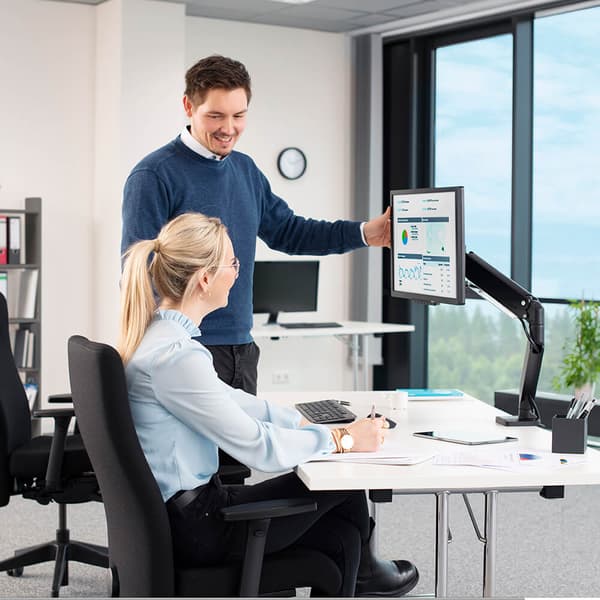 Monitorfäste Performer För En Monitor Dynamisk Svart