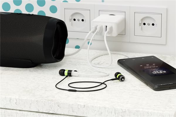 USB-A-moniporttilaturi (30 W) valkoinen