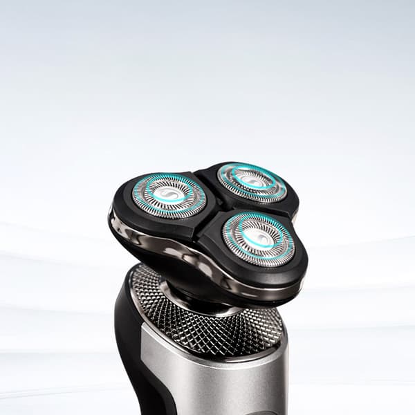 Elektrisk rakapparat med roterande 3D-rakblad Silver Silver