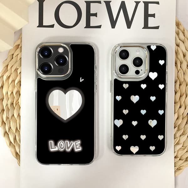 Spejlmalet telefoncover til iPhone 14 Pro Max - Sort hjerte