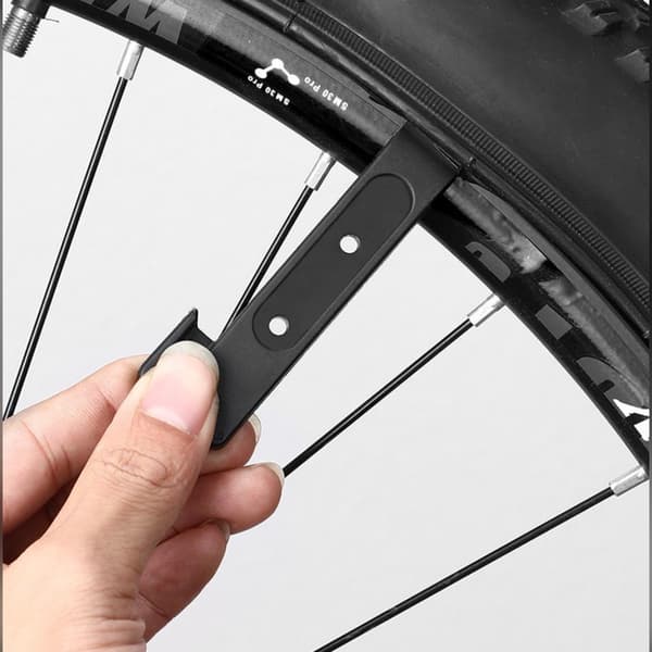 Kædelåstang multitool til cykelreparationer og pendling — kulstofstål, POM dæklever, kædekrog og master link-opbevaring, kompakt design