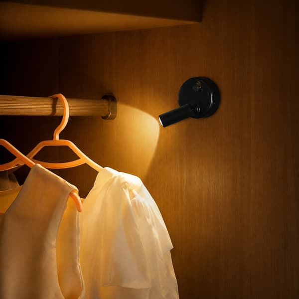 Uppladdningsbar magnetisk spotlight med rörelsesensor, fjärrkontroll och 350° rotation