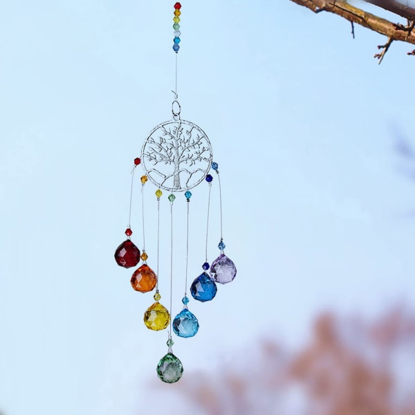Suncatcher ljusfångare med träd och färgglada glasprismor
